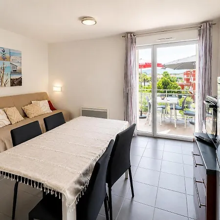 Cozy 1-bedroom With Pool & Balcony *
