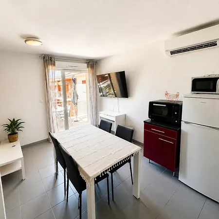 Cozy 1-bedroom With Pool & Balcony *