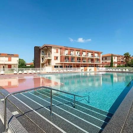 Cozy 1-bedroom With Pool & Balcony *