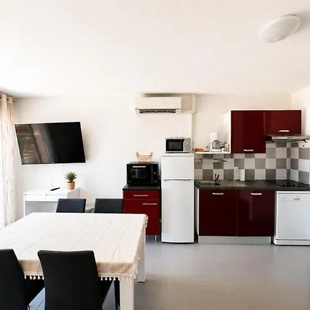 Cozy 1-bedroom With Pool & Balcony Apartamento